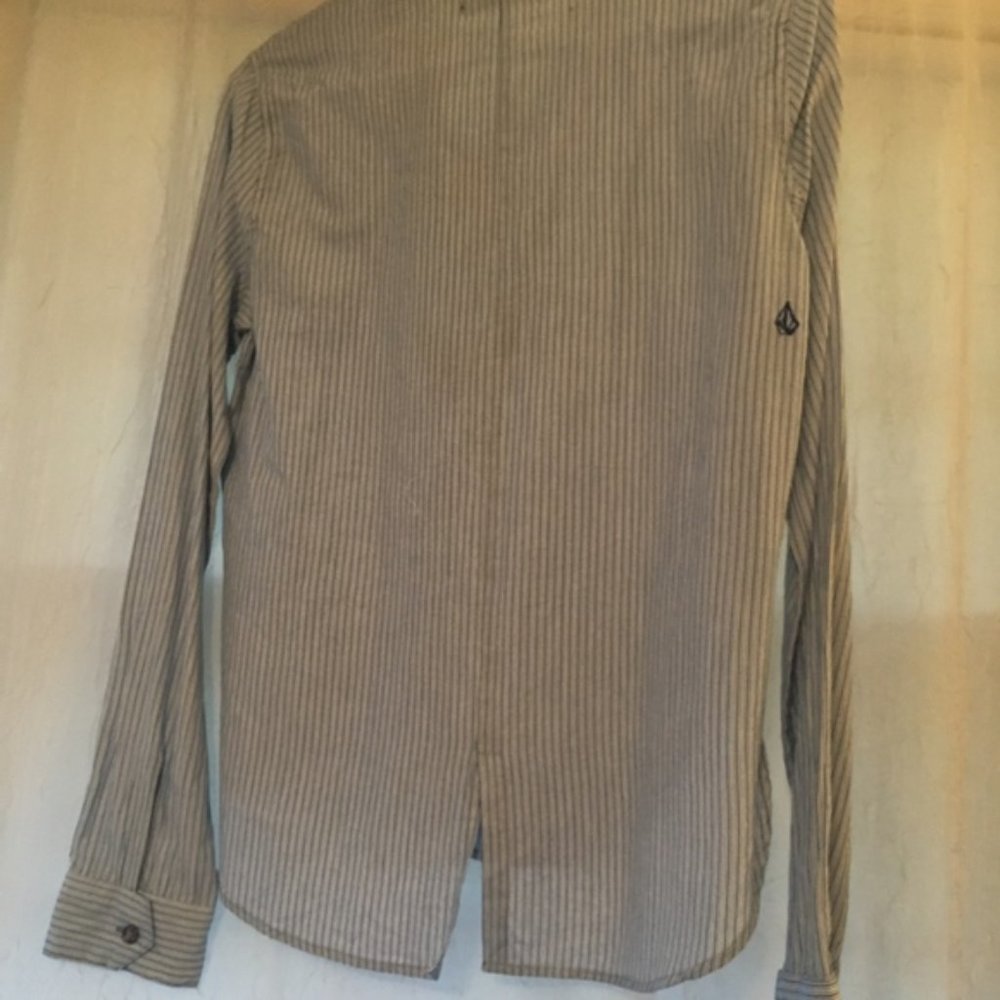Volcom button down NWT - Picture 2 of 4